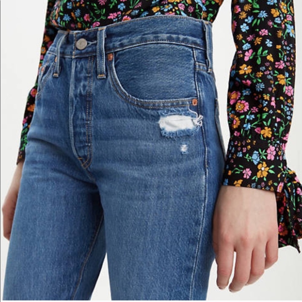 501 25W 30L Levi’s medium washed destroyed denim